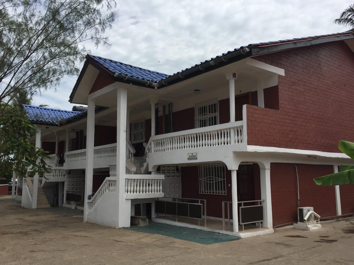The Family Kingdom Resort Freetown Exterior photo